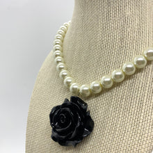 Load image into Gallery viewer, Vida in Black and Pearls